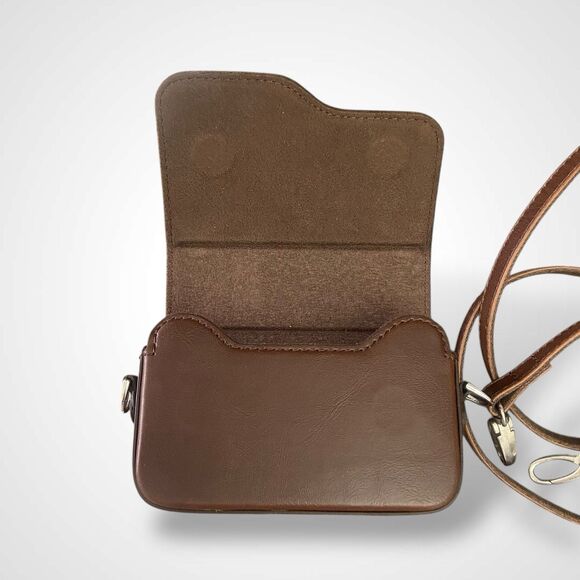 MegaGear Canon PowerShot G9 X Mark II, G9 X Leather Camera Hard Case with Strap - Picture 12 of 14